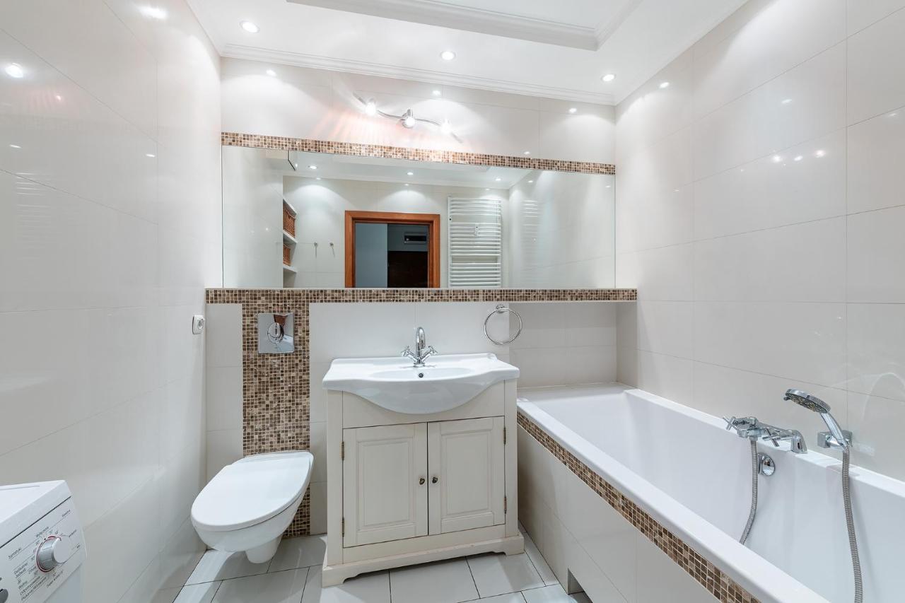 Bukowinska 12 Prywatne Mieszkanie 80M2 Z Dwiema Sypialniami I Balkonem 2X Bezplatne Miejsca Parkingowe Samodzielne Zameldowanie! Private Garage! Self Check-In System! Varşova Dış mekan fotoğraf