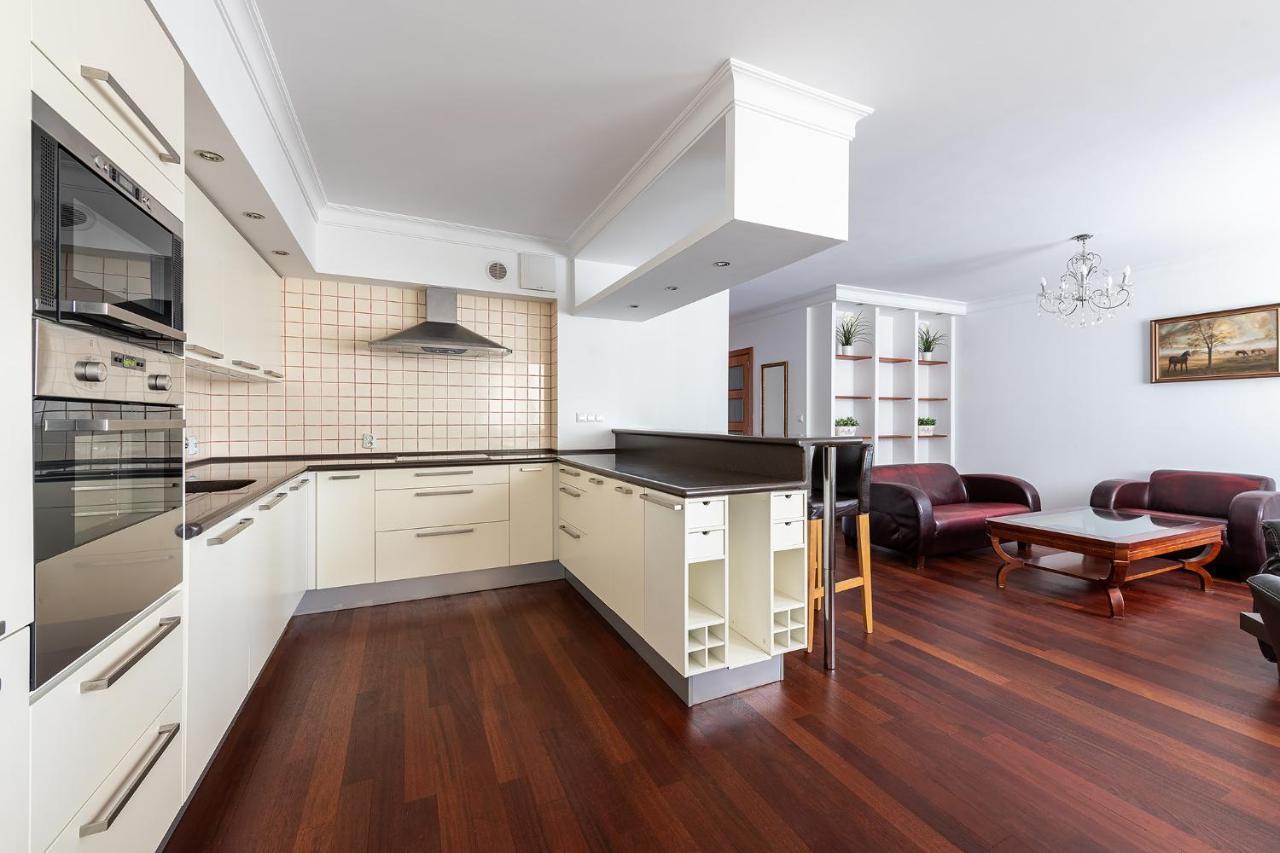 Bukowinska 12 Prywatne Mieszkanie 80M2 Z Dwiema Sypialniami I Balkonem 2X Bezplatne Miejsca Parkingowe Samodzielne Zameldowanie! Private Garage! Self Check-In System! Varşova Dış mekan fotoğraf