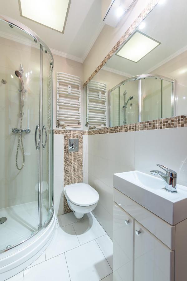 Bukowinska 12 Prywatne Mieszkanie 80M2 Z Dwiema Sypialniami I Balkonem 2X Bezplatne Miejsca Parkingowe Samodzielne Zameldowanie! Private Garage! Self Check-In System! Varşova Dış mekan fotoğraf